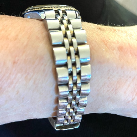 Timex Water Resist Watch. Two tone Face, Date, Silver Bracelet, Women’s 6” Wrist - Picture 3 of 5